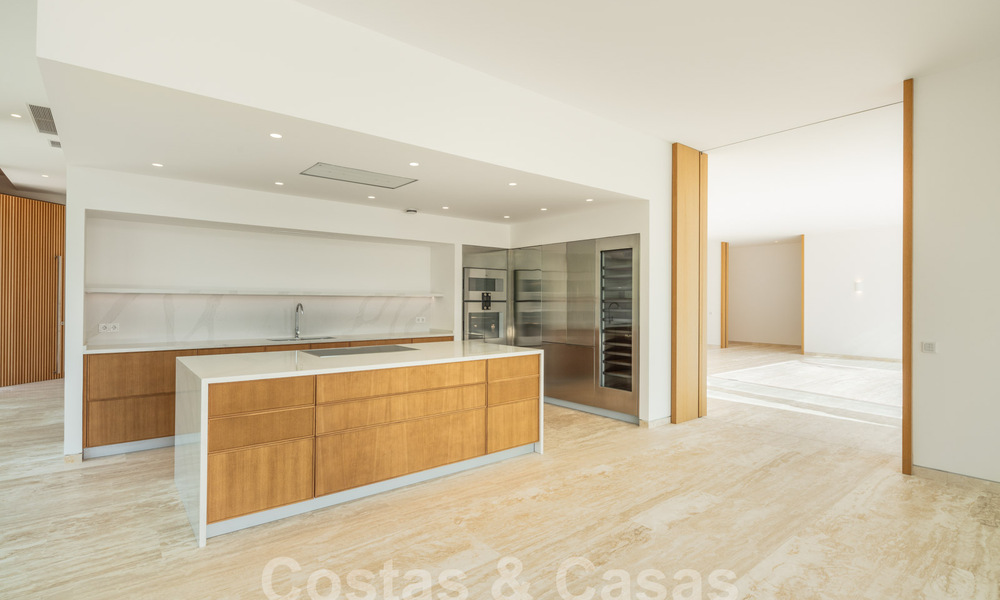 Modern designer villa for sale right on a 5-star golf course on the Costa del Sol 60116