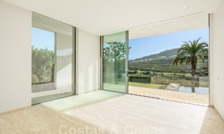 Modern designer villa for sale right on a 5-star golf course on the Costa del Sol 60118 