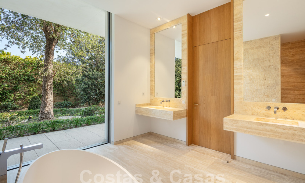 Modern designer villa for sale right on a 5-star golf course on the Costa del Sol 60121