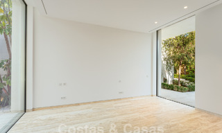 Modern designer villa for sale right on a 5-star golf course on the Costa del Sol 60122 