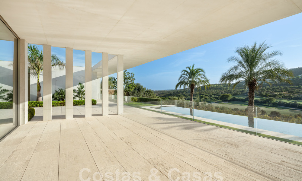 Modern designer villa for sale right on a 5-star golf course on the Costa del Sol 60125