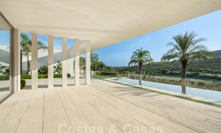 Modern designer villa for sale right on a 5-star golf course on the Costa del Sol 60125 
