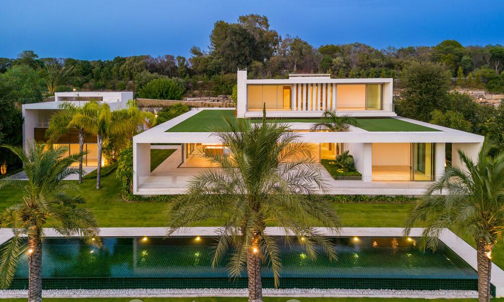Modern designer villa for sale right on a 5-star golf course on the Costa del Sol 60126