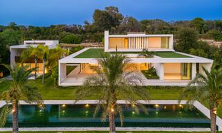 Modern designer villa for sale right on a 5-star golf course on the Costa del Sol 60126 