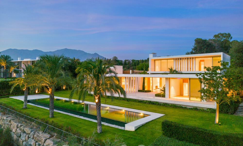 Modern designer villa for sale right on a 5-star golf course on the Costa del Sol 60128