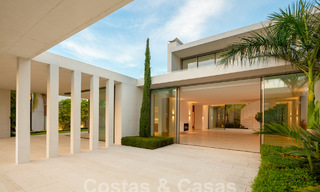 Modern designer villa for sale right on a 5-star golf course on the Costa del Sol 60130 