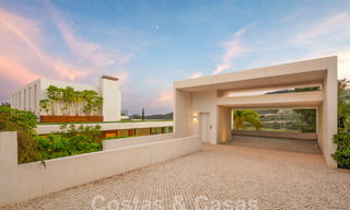 Modern designer villa for sale right on a 5-star golf course on the Costa del Sol 60131 