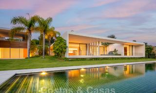 Modern designer villa for sale right on a 5-star golf course on the Costa del Sol 60133 