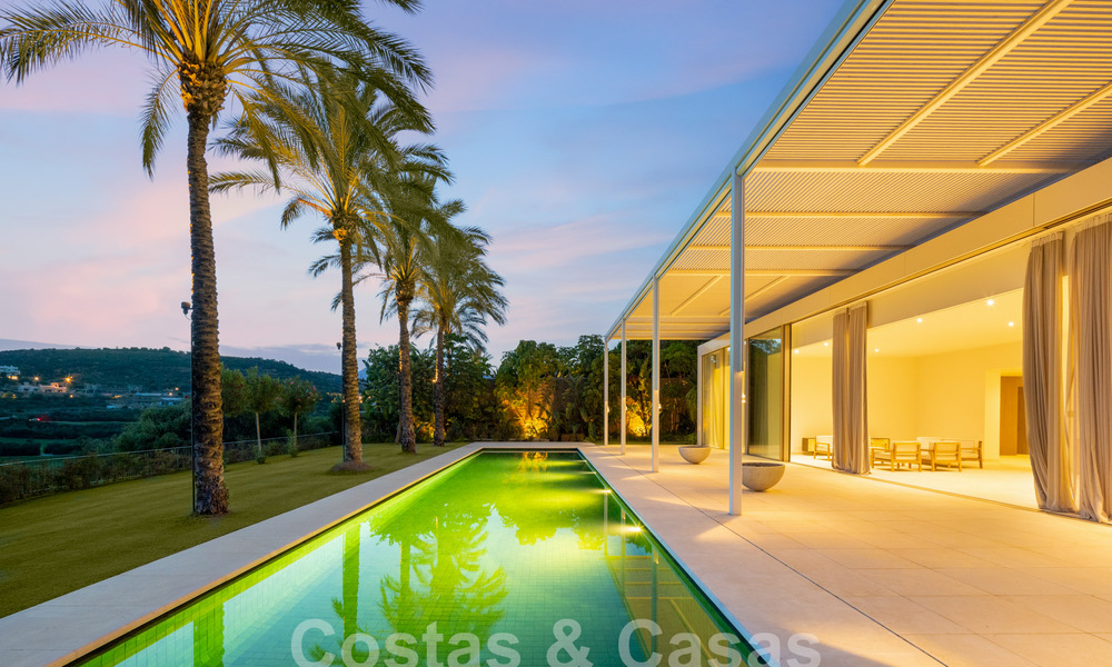 Sophisticated luxury villa for sale adjacent to an award-winning golf course on the Costa del Sol 60137