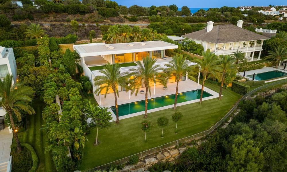 Sophisticated luxury villa for sale adjacent to an award-winning golf course on the Costa del Sol 60138