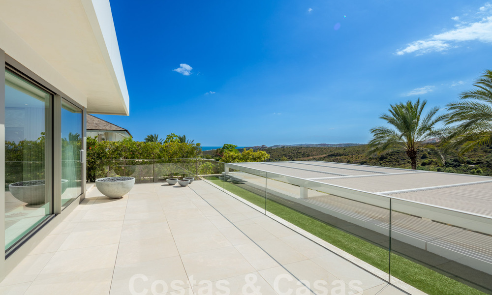 Sophisticated luxury villa for sale adjacent to an award-winning golf course on the Costa del Sol 60143