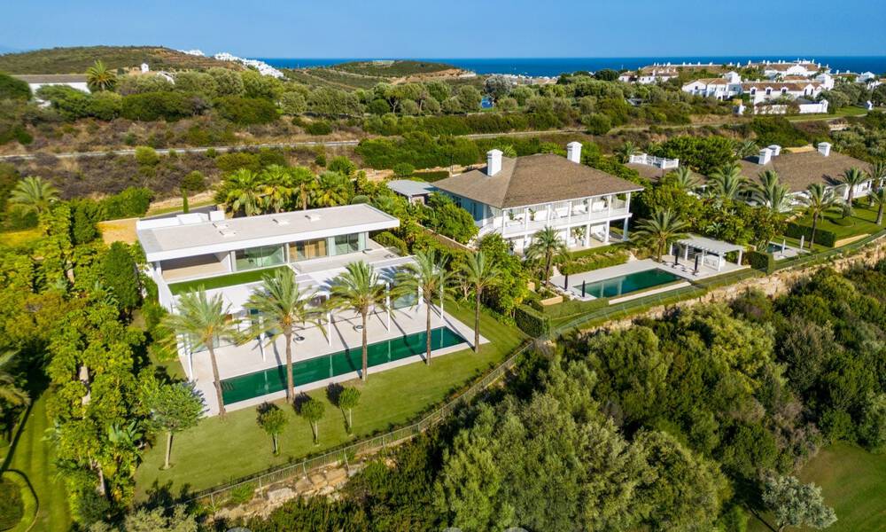Sophisticated luxury villa for sale adjacent to an award-winning golf course on the Costa del Sol 60156