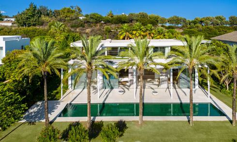 Sophisticated luxury villa for sale adjacent to an award-winning golf course on the Costa del Sol 60157