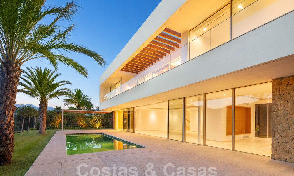 Ready to move in, ultra-luxurious designer villa for sale in a superior golf resort on the Costa del Sol 60165