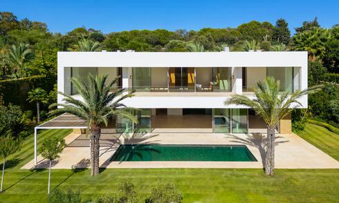 Ready to move in, ultra-luxurious designer villa for sale in a superior golf resort on the Costa del Sol 60167