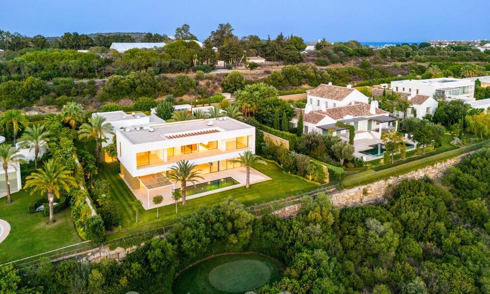 Ready to move in, ultra-luxurious designer villa for sale in a superior golf resort on the Costa del Sol 60170