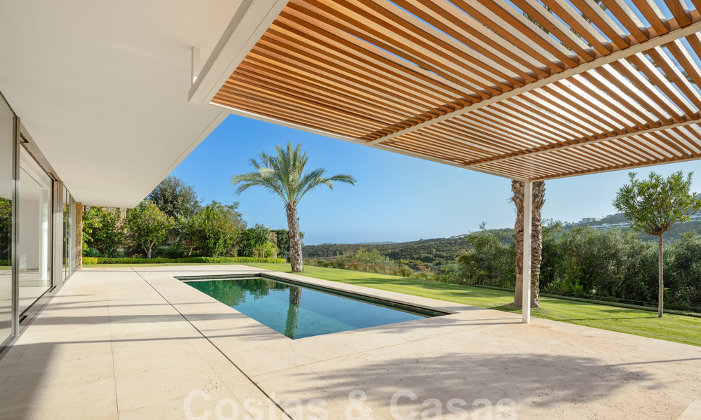 Ready to move in, ultra-luxurious designer villa for sale in a superior golf resort on the Costa del Sol 60186