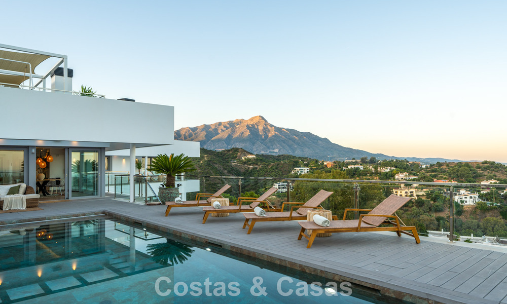 Sophisticated luxury villa for sale in exclusive golf resort with panoramic views in La Quinta, Marbella - Benahavis 60409