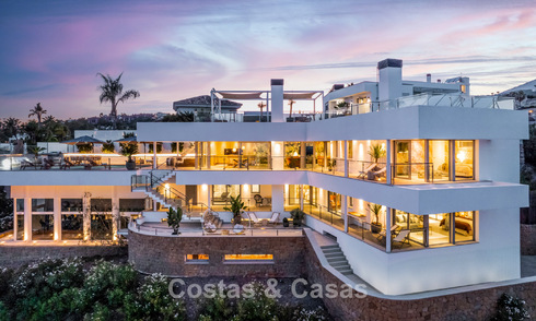 Sophisticated luxury villa for sale in exclusive golf resort with panoramic views in La Quinta, Marbella - Benahavis 60412