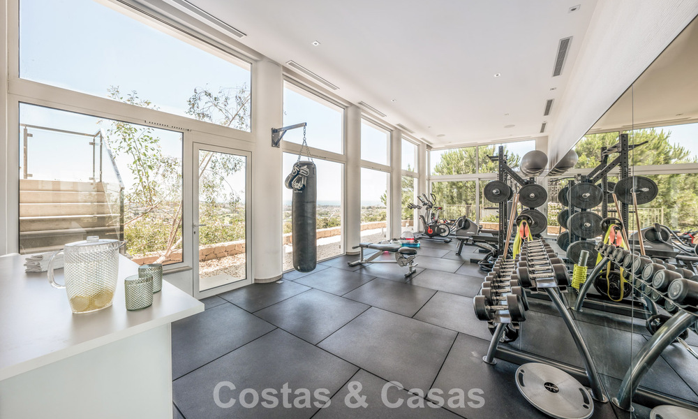 Sophisticated luxury villa for sale in exclusive golf resort with panoramic views in La Quinta, Marbella - Benahavis 60415