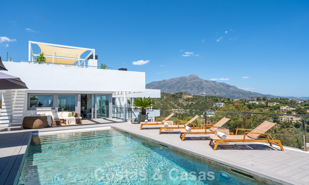 Sophisticated luxury villa for sale in exclusive golf resort with panoramic views in La Quinta, Marbella - Benahavis 60416