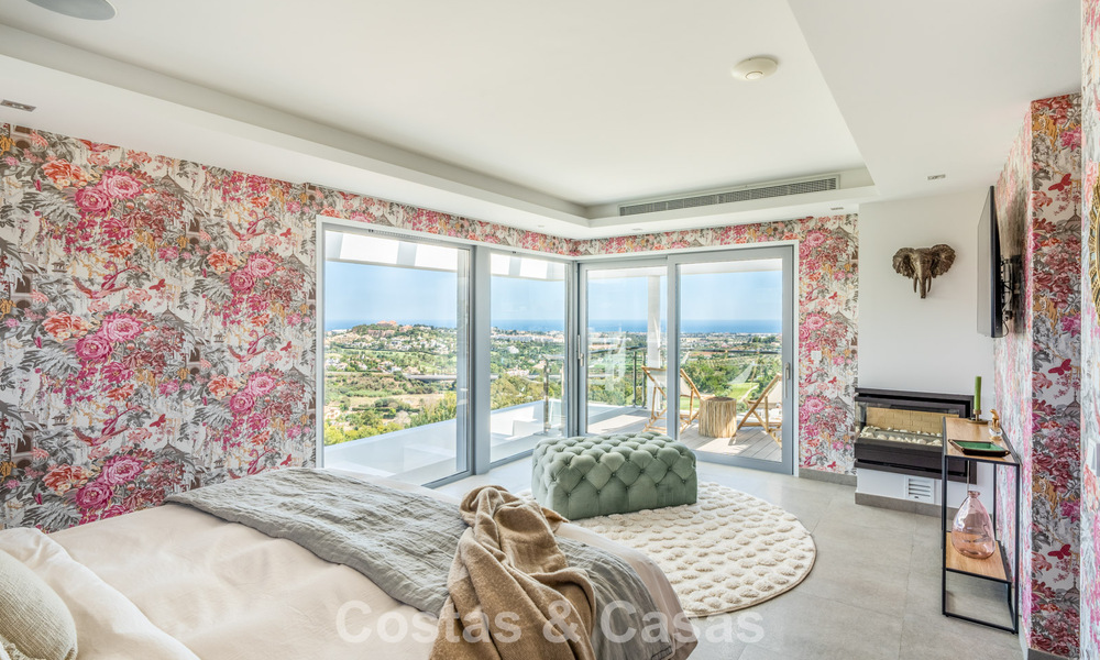 Sophisticated luxury villa for sale in exclusive golf resort with panoramic views in La Quinta, Marbella - Benahavis 60420