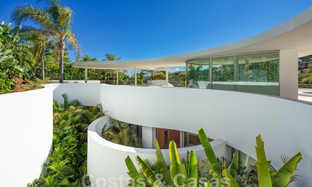 Extravagant designer villa for sale, first line golf in an outstanding golf resort on the Costa del Sol 60200