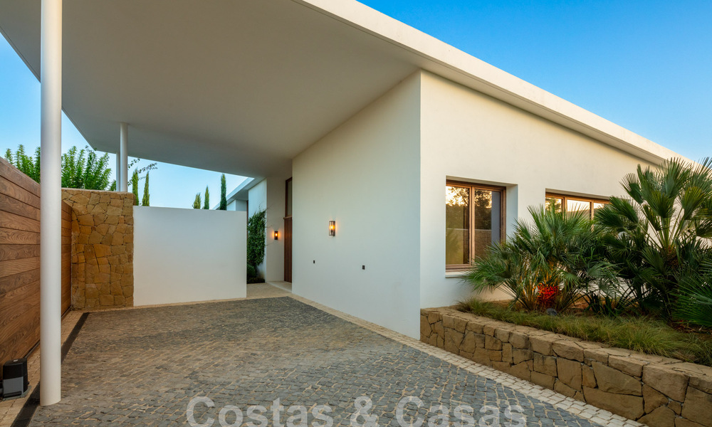 New, high-end luxury villa, on the front line of a first-class golf course on the Costa del Sol 60214
