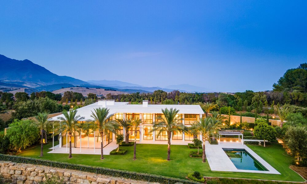 New, high-end luxury villa, on the front line of a first-class golf course on the Costa del Sol 60219