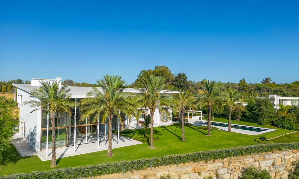 New, high-end luxury villa, on the front line of a first-class golf course on the Costa del Sol 60225