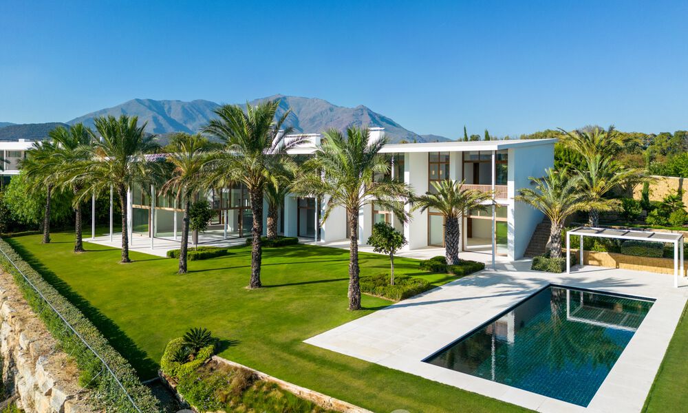 New, high-end luxury villa, on the front line of a first-class golf course on the Costa del Sol 60228