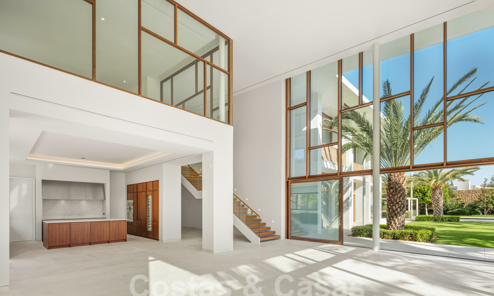New, high-end luxury villa, on the front line of a first-class golf course on the Costa del Sol 60230