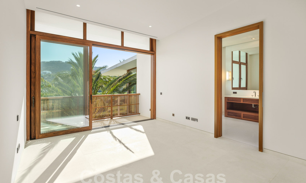 New, high-end luxury villa, on the front line of a first-class golf course on the Costa del Sol 60233