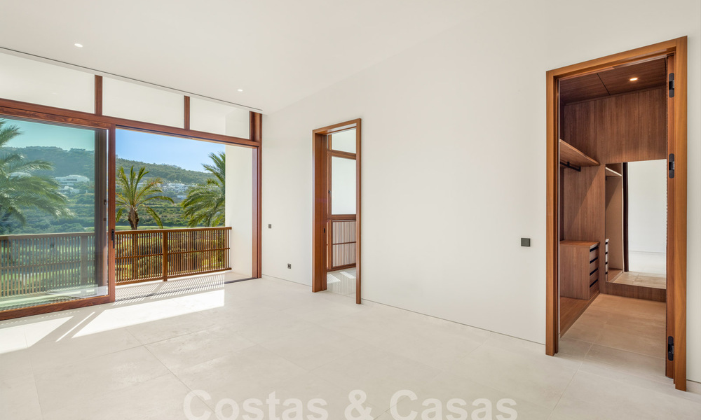 New, high-end luxury villa, on the front line of a first-class golf course on the Costa del Sol 60234