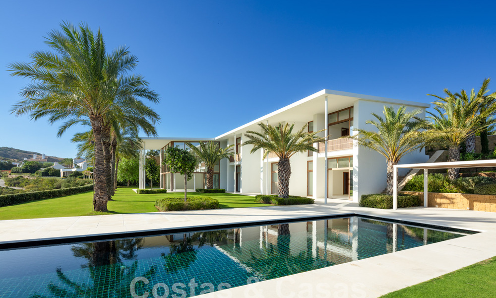 New, high-end luxury villa, on the front line of a first-class golf course on the Costa del Sol 60238