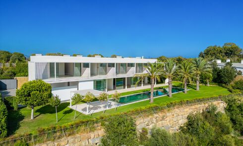 Majestic designer villa for sale right on a 5-star golf course on the Costa del Sol 60240