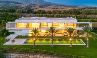 Majestic designer villa for sale right on a 5-star golf course on the Costa del Sol 60242 