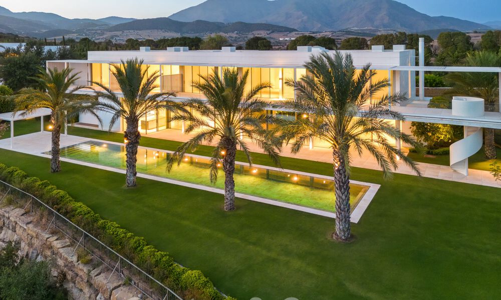 Majestic designer villa for sale right on a 5-star golf course on the Costa del Sol 60243