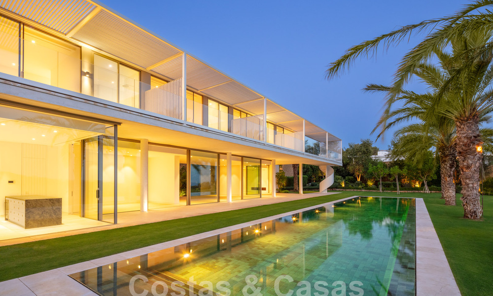 Majestic designer villa for sale right on a 5-star golf course on the Costa del Sol 60246