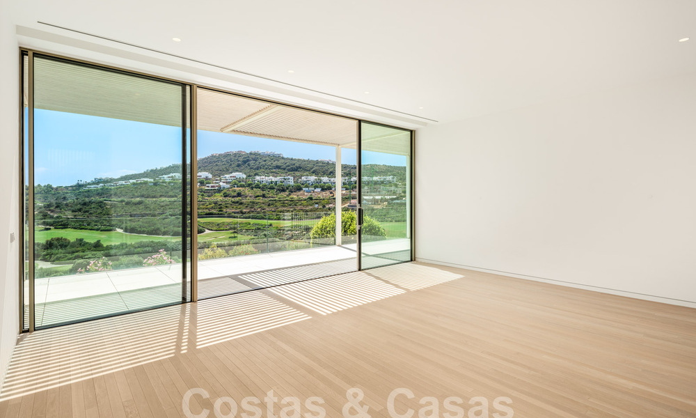 Majestic designer villa for sale right on a 5-star golf course on the Costa del Sol 60250