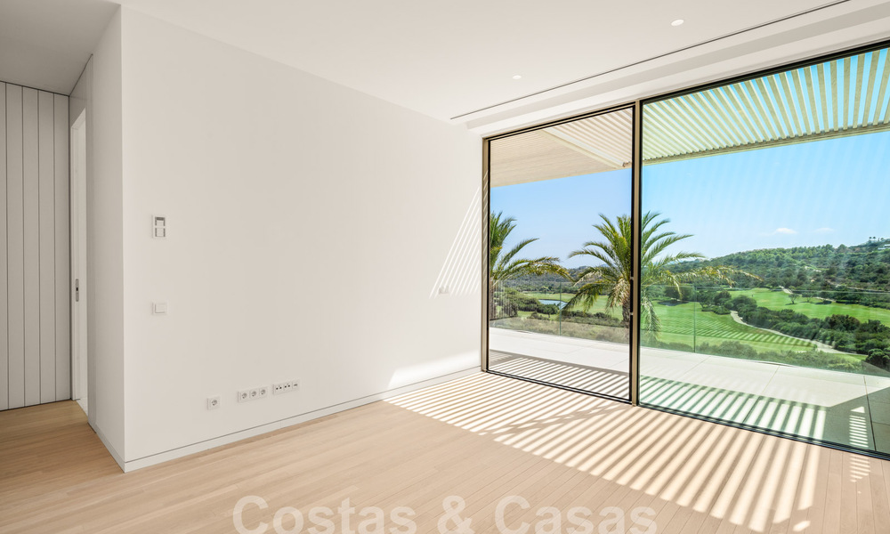 Majestic designer villa for sale right on a 5-star golf course on the Costa del Sol 60252