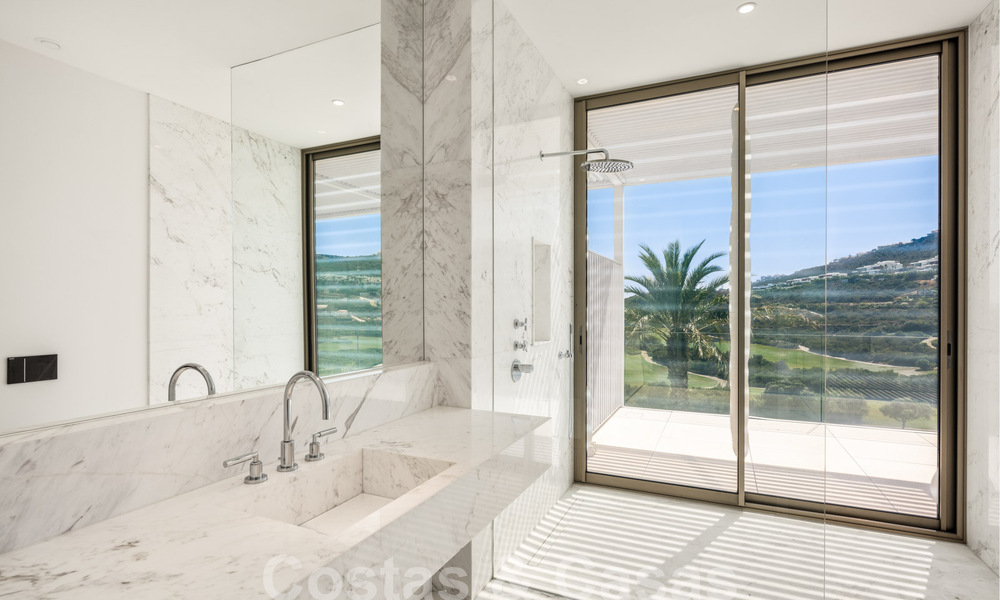 Majestic designer villa for sale right on a 5-star golf course on the Costa del Sol 60253