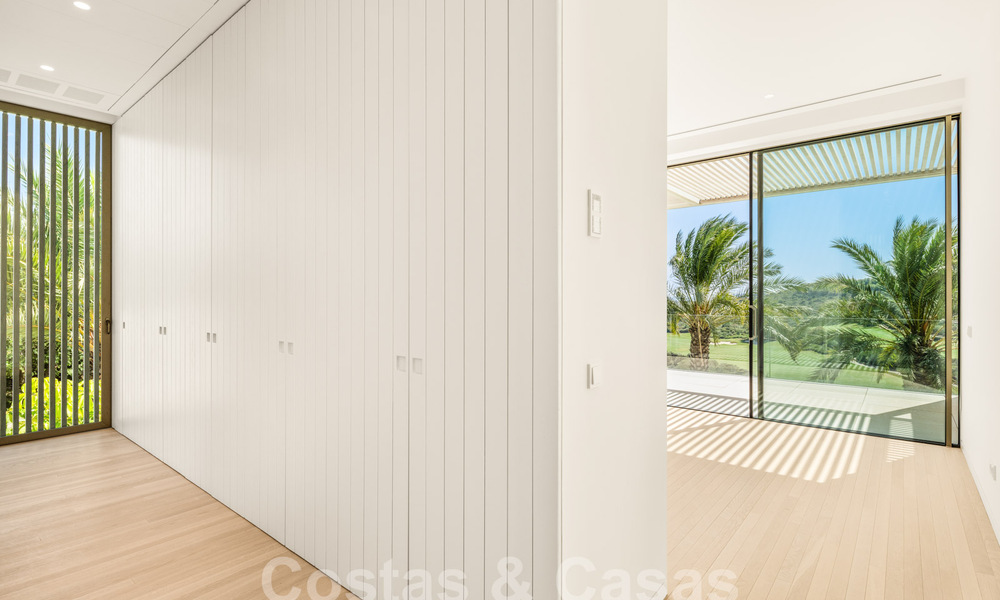 Majestic designer villa for sale right on a 5-star golf course on the Costa del Sol 60255