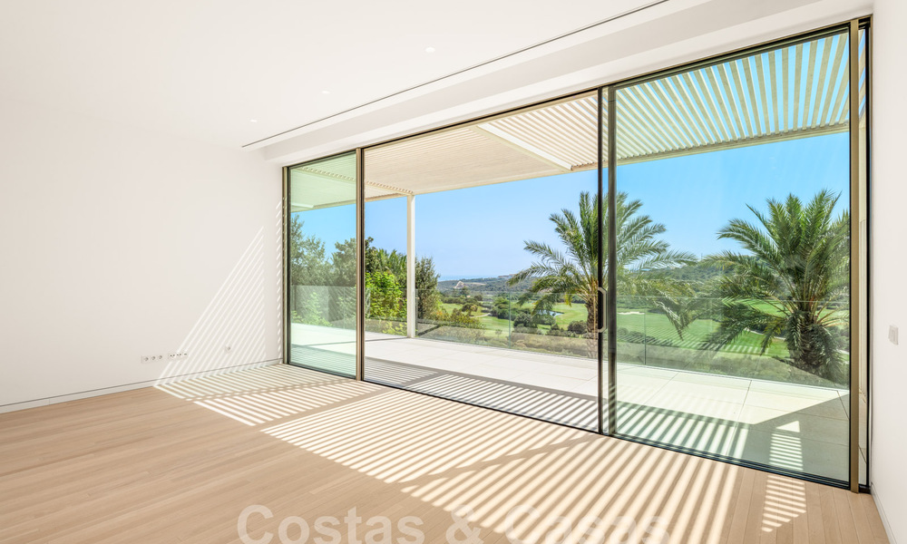 Majestic designer villa for sale right on a 5-star golf course on the Costa del Sol 60256