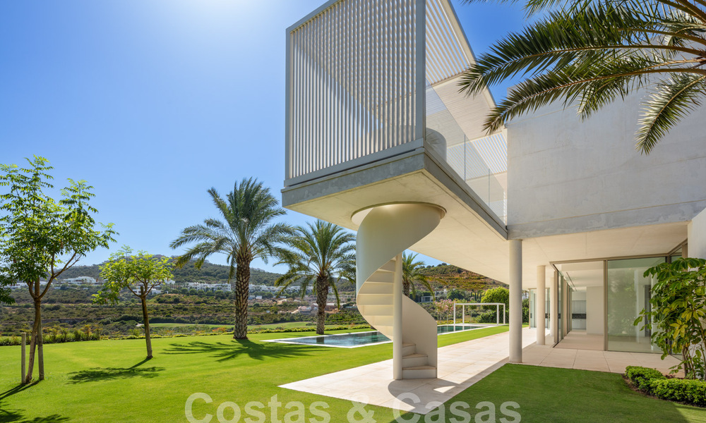 Majestic designer villa for sale right on a 5-star golf course on the Costa del Sol 60261
