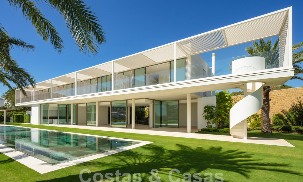 Majestic designer villa for sale right on a 5-star golf course on the Costa del Sol 60262