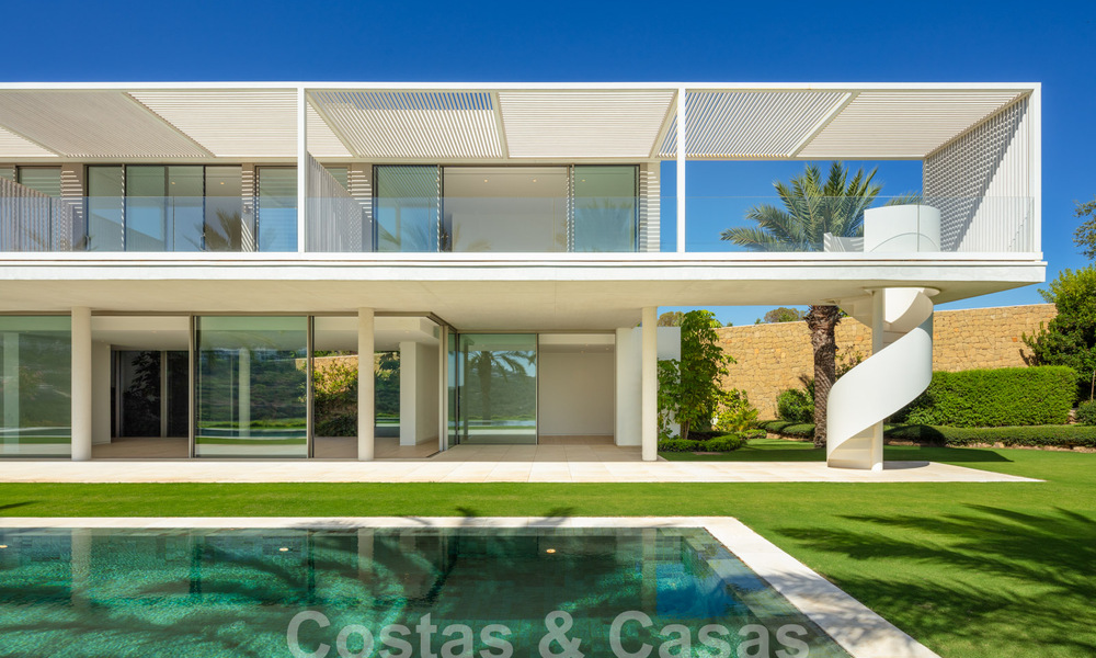 Majestic designer villa for sale right on a 5-star golf course on the Costa del Sol 60263