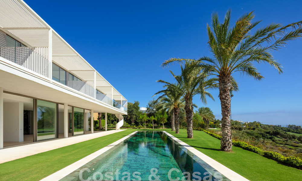 Majestic designer villa for sale right on a 5-star golf course on the Costa del Sol 60264