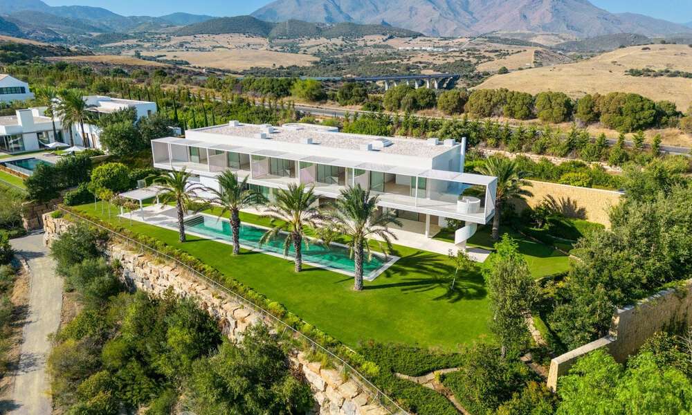 Majestic designer villa for sale right on a 5-star golf course on the Costa del Sol 60266