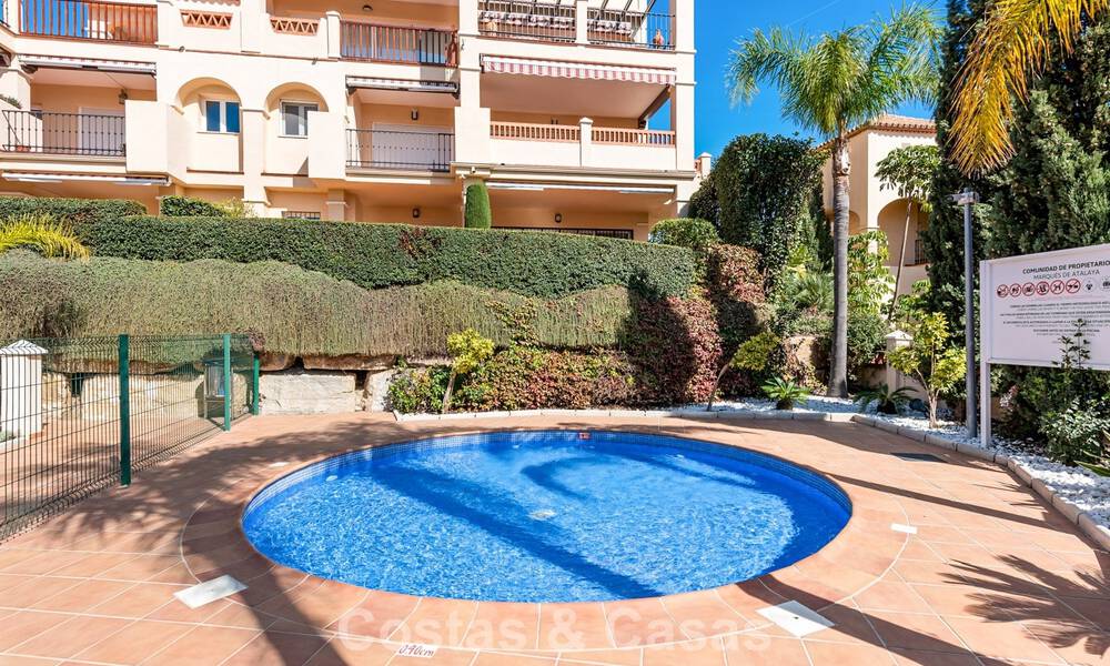 Spacious apartment for sale with sea views in frontline golf complex on the New Golden Mile, Marbella - Estepona 60378